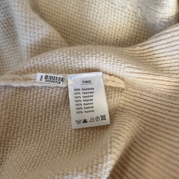 Lacoste Vintage Cashmere Sweater Cream scoop neck - Picture 6 of 9